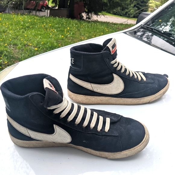 Nike Shoes - Nike suede high tops with elastic laces -- women's -- 9.5 US | UK 7 | EUR 41